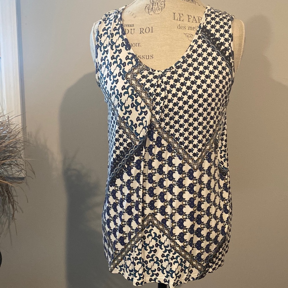 Dalia Sleeveless top size Medium